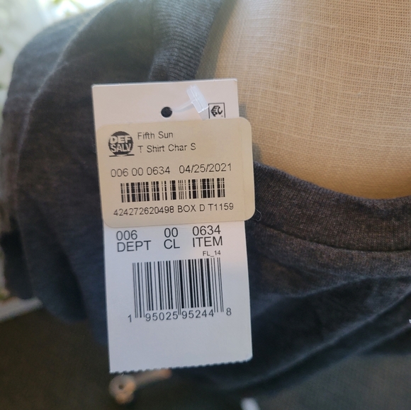 Fifth Sun Small grey tshirt be the person your pet thinks you are - Picture 7 of 7